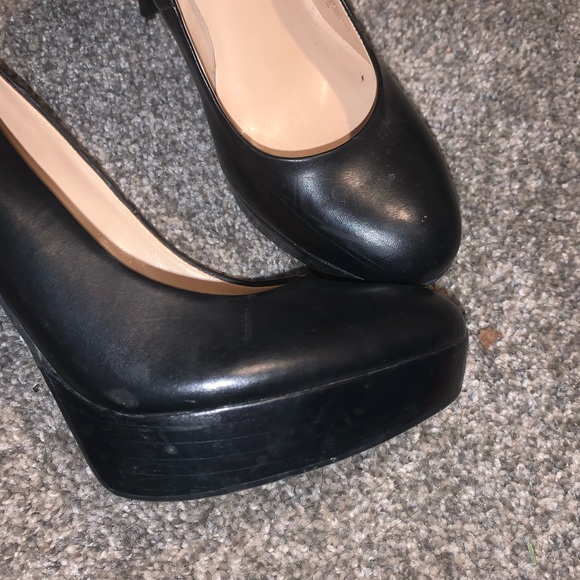 Black platform heels - Picture 5 of 8